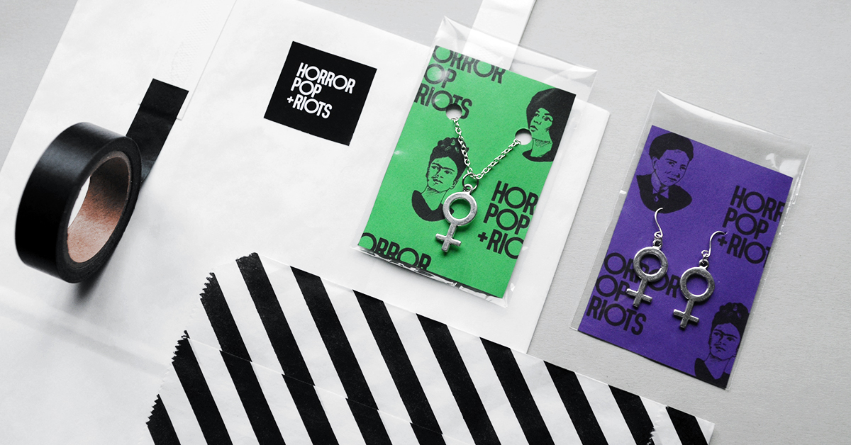 Uppdaterad grafisk profil (logotyp, förpackningsdesign, webbdesign m.m.) till egna webshopen HORROR POP + RIOTS, 2015.