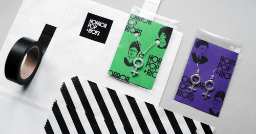 Uppdaterad grafisk profil (logotyp, förpackningsdesign, webbdesign m.m.) till egna webshopen HORROR POP + RIOTS, 2015.