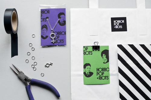 Uppdaterad grafisk profil (logotyp, förpackningsdesign, webbdesign m.m.) till egna webshopen HORROR POP + RIOTS, 2015.