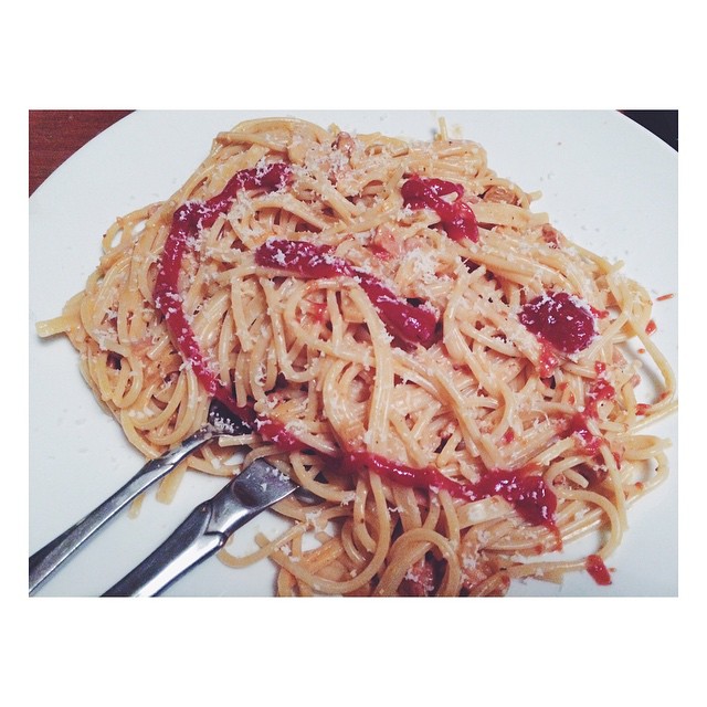 Vegcarbonara med ketchup och parmesan 😍👌