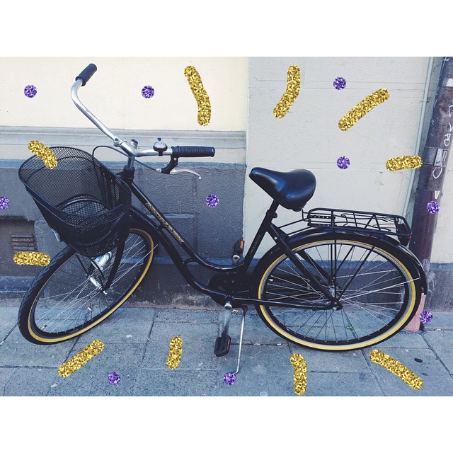 Firar att (typ) alla mina hjärtundersökningar är klara och att jag (snart) fyller 27 genom att ge mig själv en ny cykel!!! 🎉💃 Har döpt den till Britney för Britney är 👏