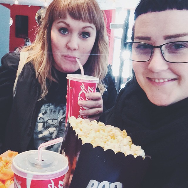 Domen efter dagens tandläkarbesök: Noll hål. Det firar vi med cola, popcorn och Mad Max. 🎉😎💥