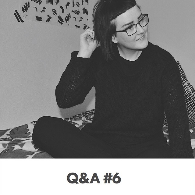 Nu kör jag ett Q&A på bloggen, det var snart ett år sedan sist! ✏️ .
Som ni vet kan ni ställa frågor om allt möjligt. Om mig, mat, ångest, att blogga, smink, politik, feminism, sex, arbete, ätstörningar, internet, film. Inget är för känsligt och jag svarar på allt efter bästa förmåga. 💚 .
Det går utmärkt att ställa frågorna direkt här på instagram. Annars surfar ni in på bloggen (där kan ni också fråga anonymt).