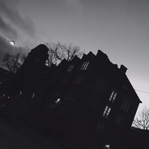 4 månader kvar till julafton. GOTH KVÄLL önskar Malmös mest Tim Burtoneska hus.
