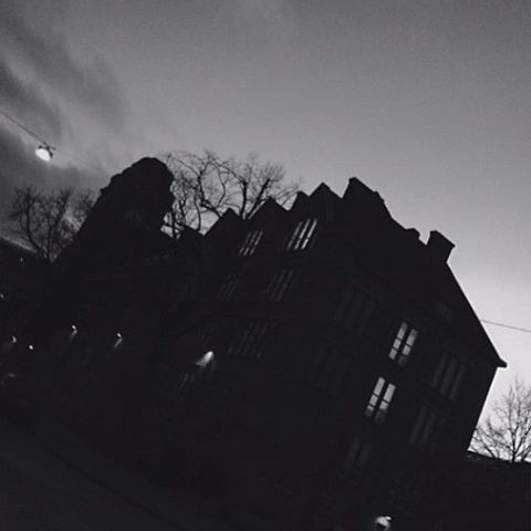 4 månader kvar till julafton. GOTH KVÄLL önskar Malmös mest Tim Burtoneska hus.