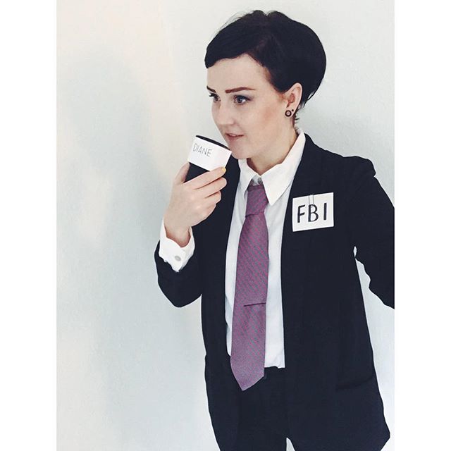 "Diane, 11:30 AM, February 24th. Entering the town of Twin Peaks." 🌲
🌲
Så sjukt taggad för Twin Peaks-maskerad på Moriskan nu!!! Först en damn fine cup of coffee! ☕️ Yours truly, Dale Cooper. ❤️