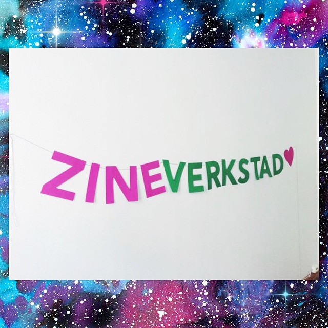 Sista dagen på Feministisk Festival! Mellan 13.30 och 16.30 är det ZINEVERKSTAD med mig och @annacpalmer. Drop-in och givetvis gratis! Vi har allt material du behöver för att göra ett zine om en feministisk förebild. Kom och häng, lyssna på musik och pyssla. Vi sitter på Brändan, den gula byggnaden vid lekparken utanför Moriskan. 💕✏️✂️